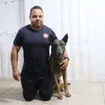 Como Socializar um Cachorro Medroso e Inseguro: o Passo a Passo que Funciona Marcelo com um cachorro socializado